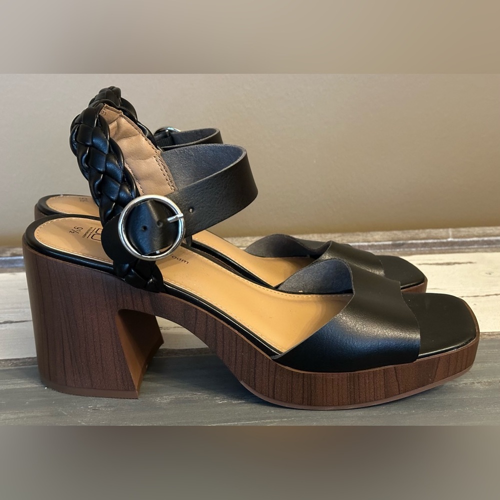 No Boundaries Women’s Black Platform Sandals with Braided Strap - Size 9.5